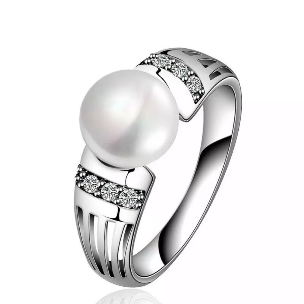 White Pearl 925 Silver Ring size 6 and 7
Choose one